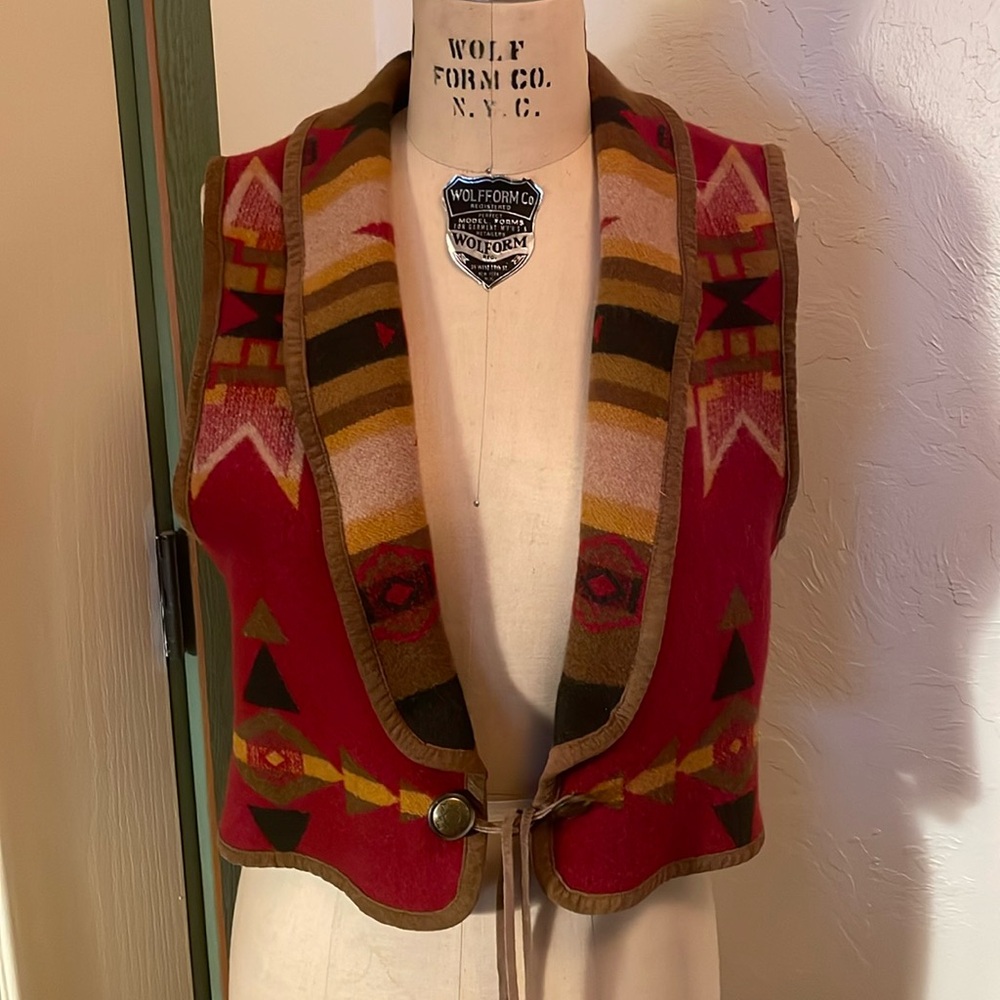 PENDLETON VINTAGE SOUTHWESTERN VEST in warm, vibrant colors and mint condition.